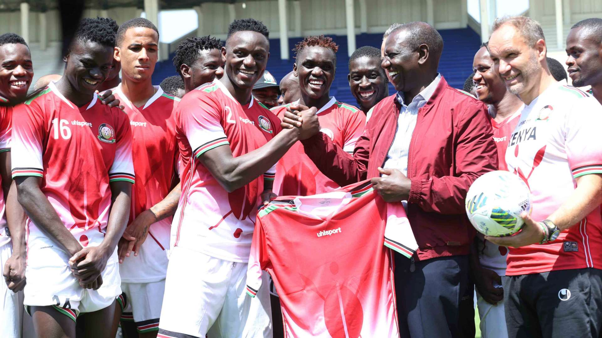 William Ruto with Kenya players Victor Wanyama.
