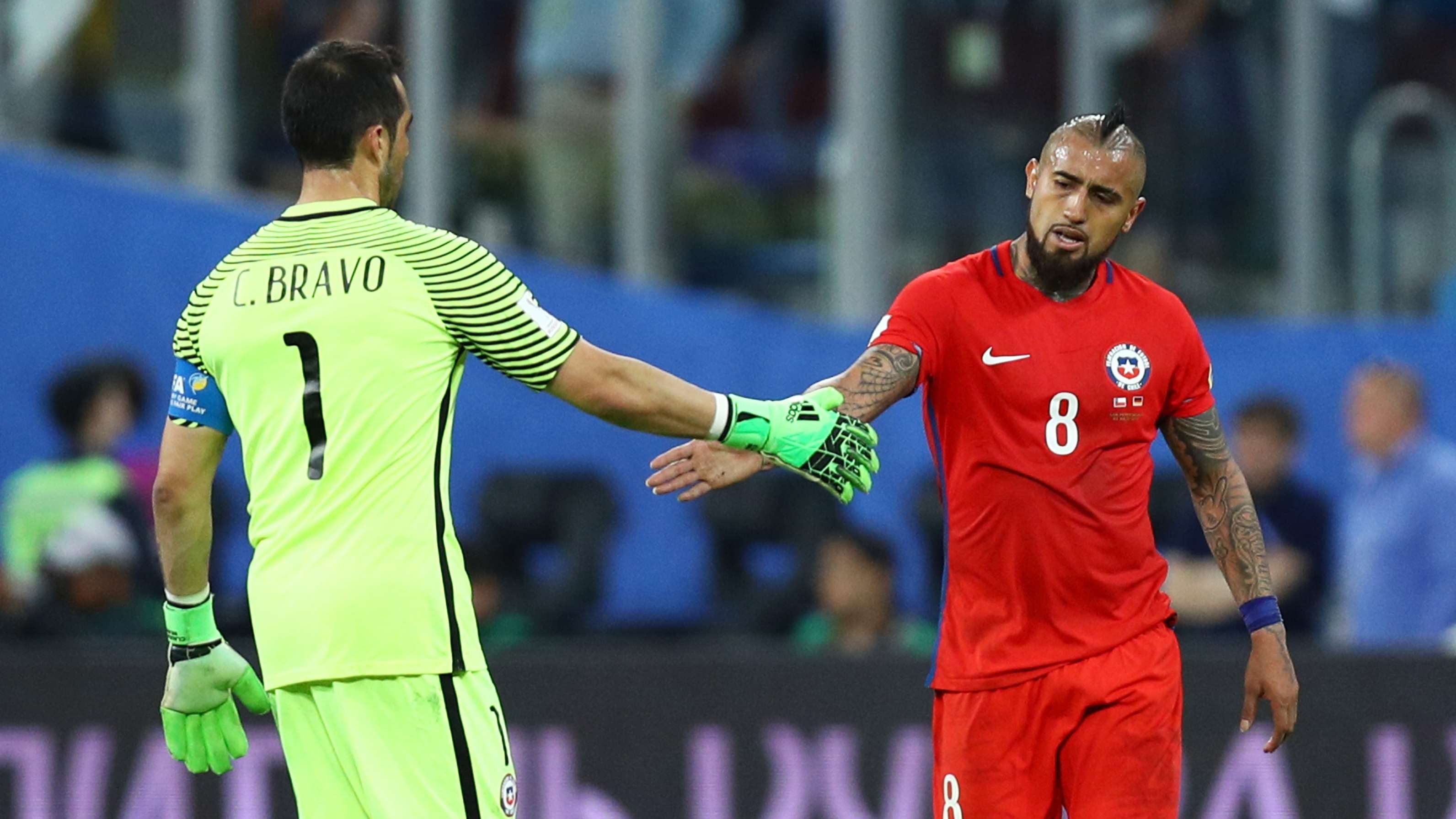 Claudio Bravo/Arturo Vidal Chile
