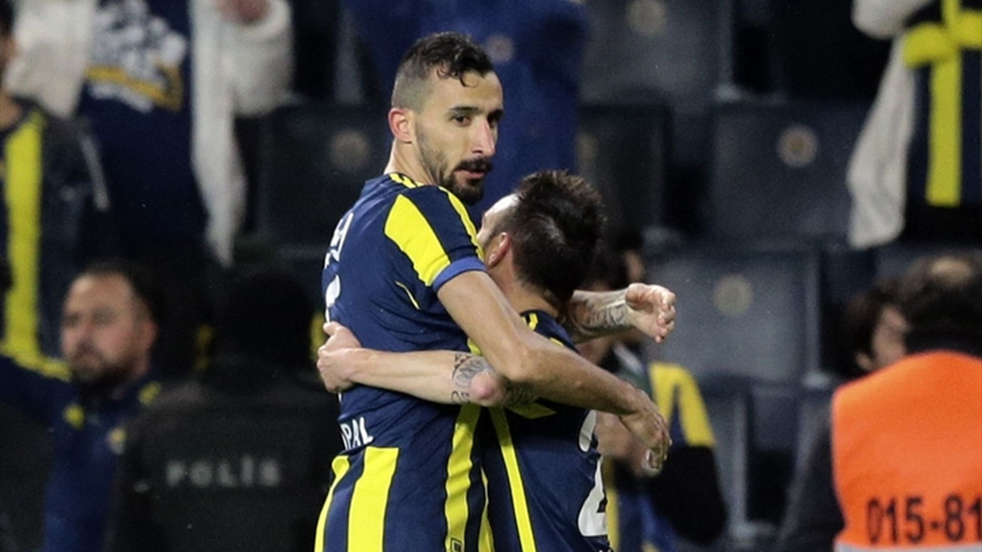 Mehmet Topal Valbuena Fenerbahce 12182017