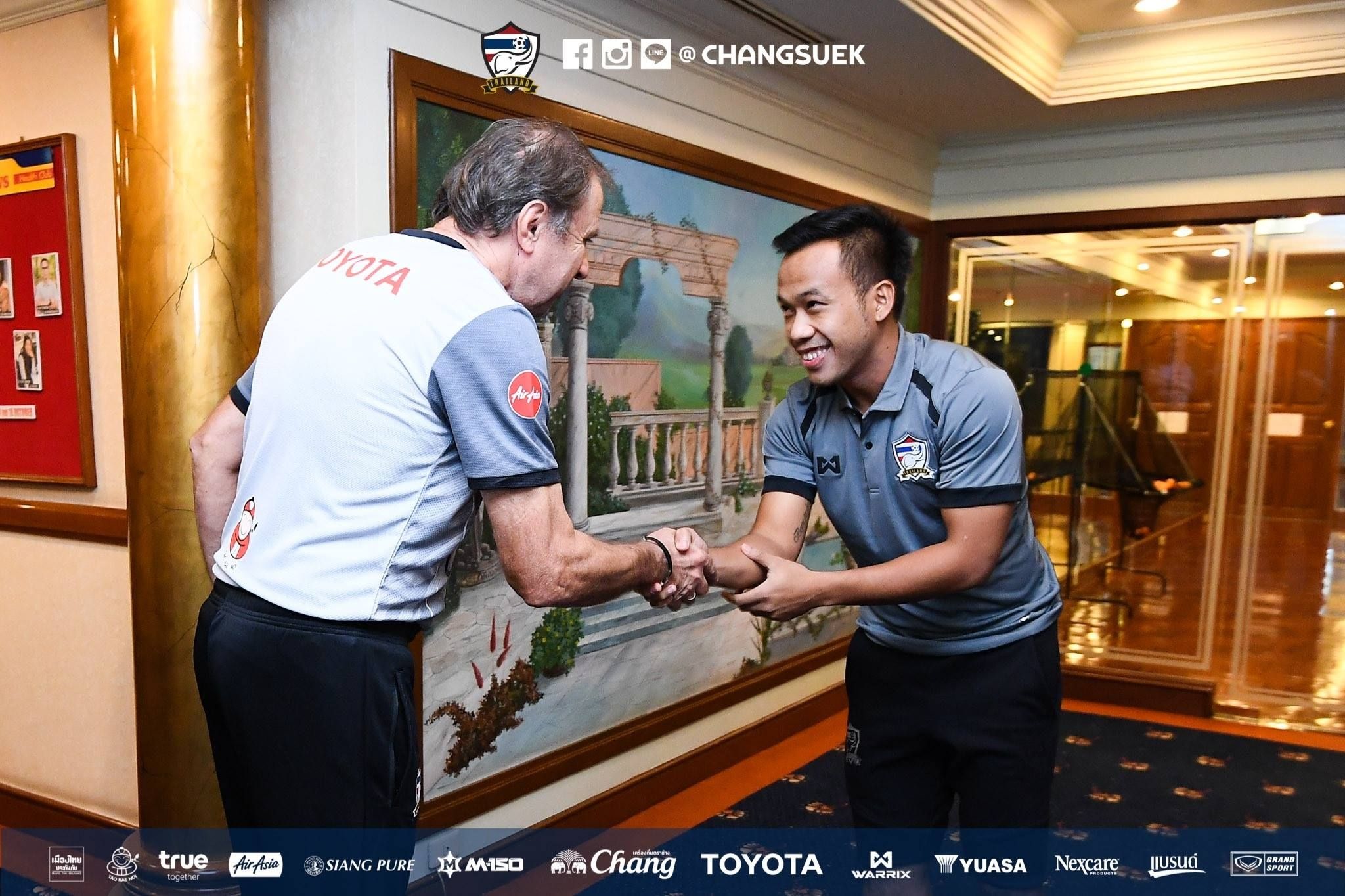 ดัสกร ทองเหลา