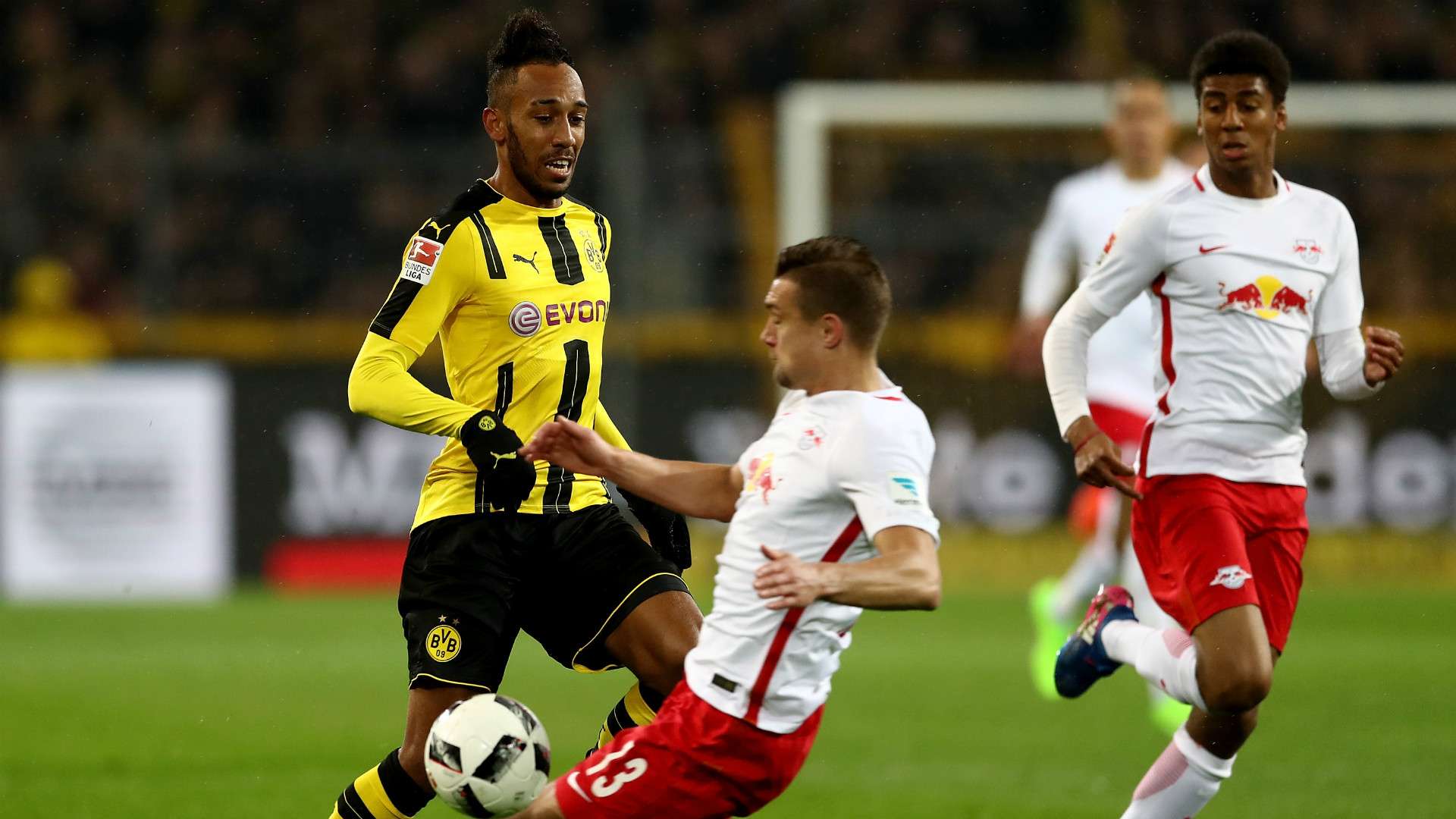 PIERRE EMERICK AUBAMEYANG BORUSSIA DORTMUND STEFAN ILSANKER LEIPZIG GERMAN BUNDESLIGA 04022017