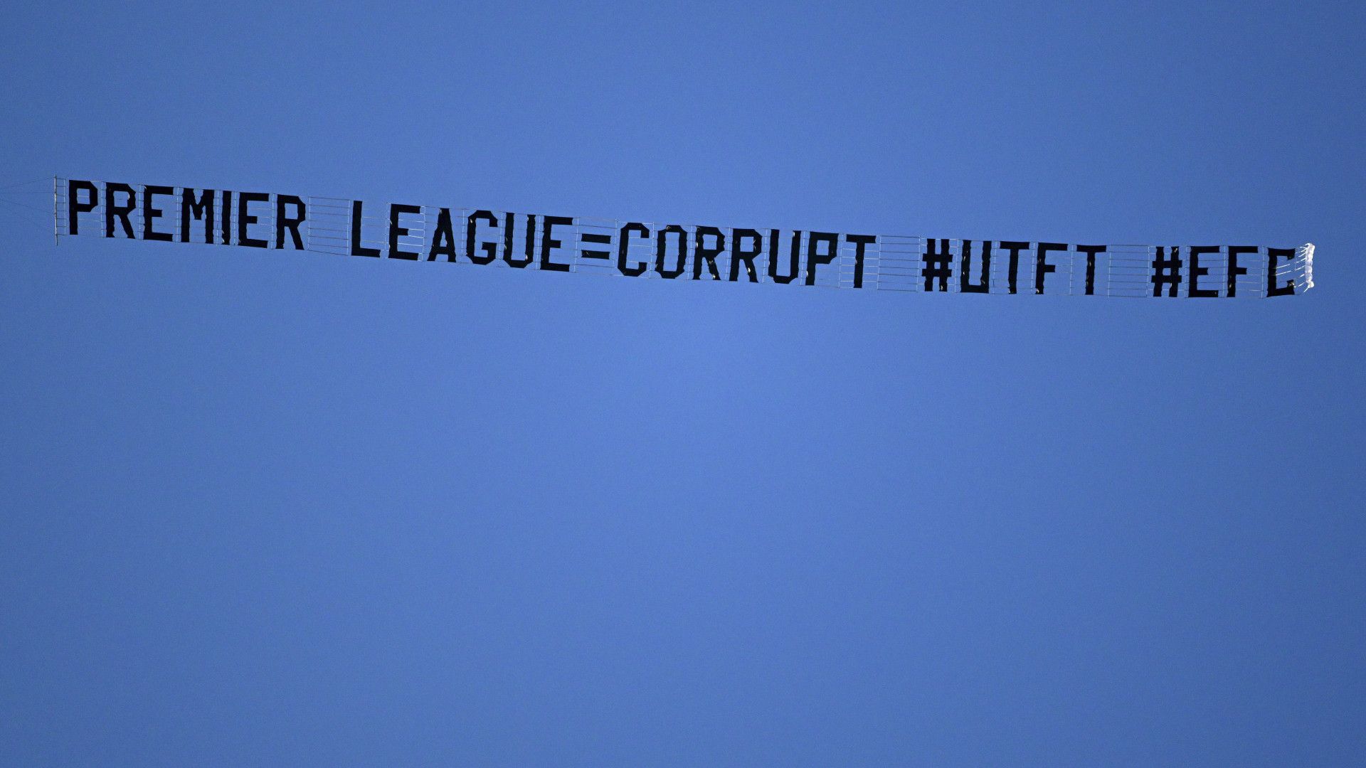 Everton fans plane Man City