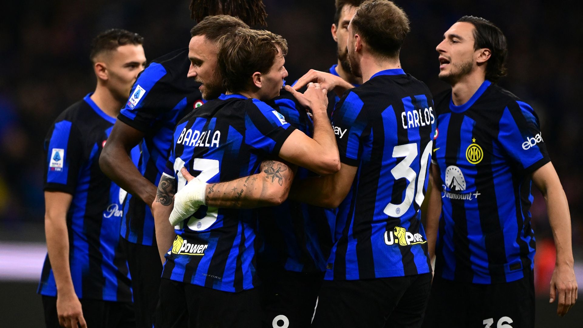 Inter celebrating