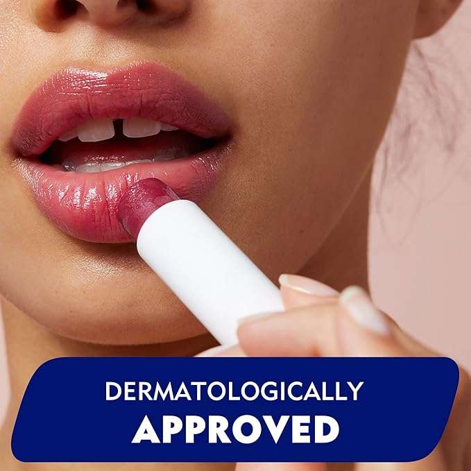 بلسم شفاه مرطب للعناية بالشفاه بنكهة توت بخصم 72 %