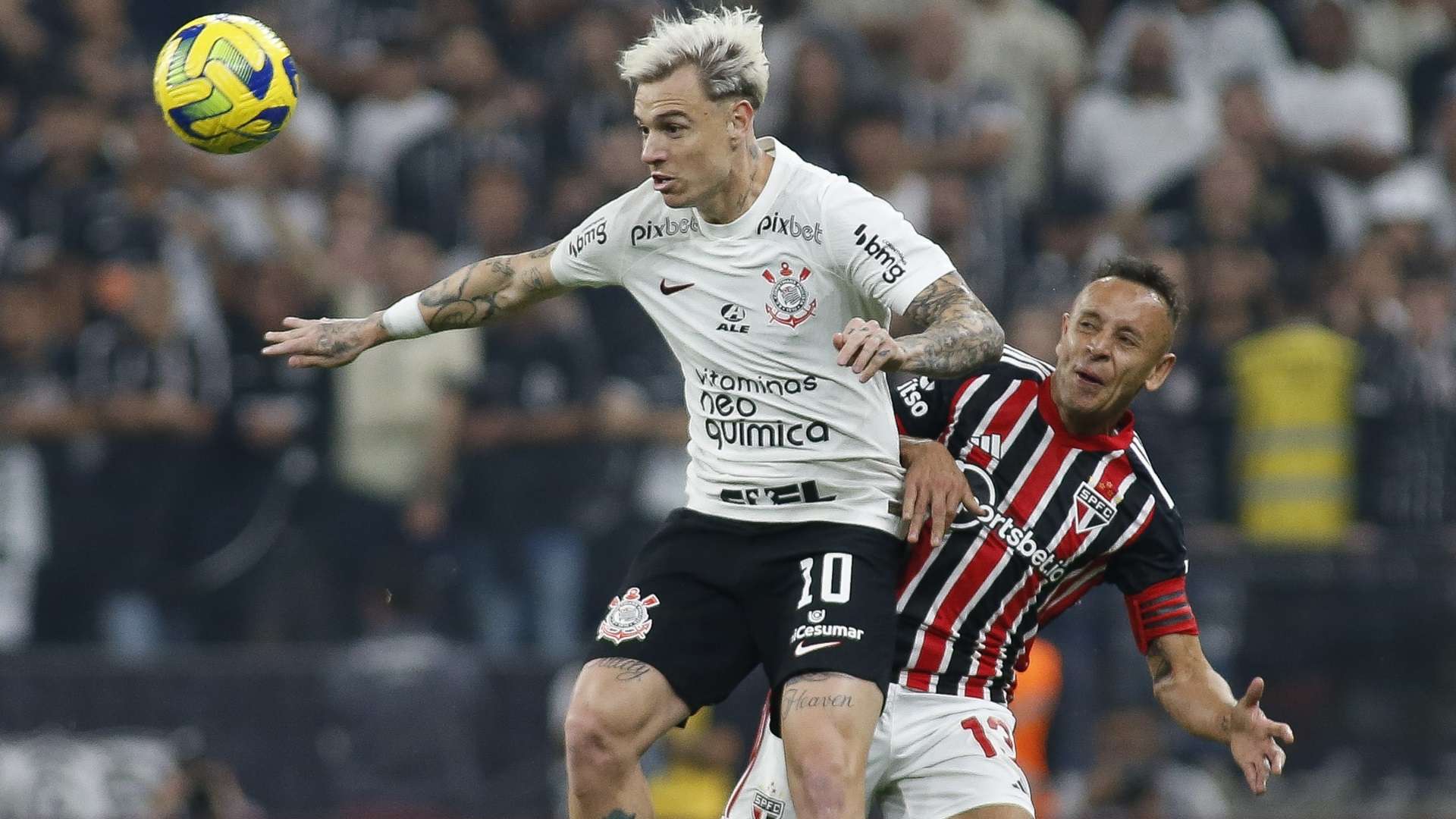 Roger Guedes e Rafinha no Corinthians x São Paulo, semifinal da Copa do Brasil 2023 jogo de ida