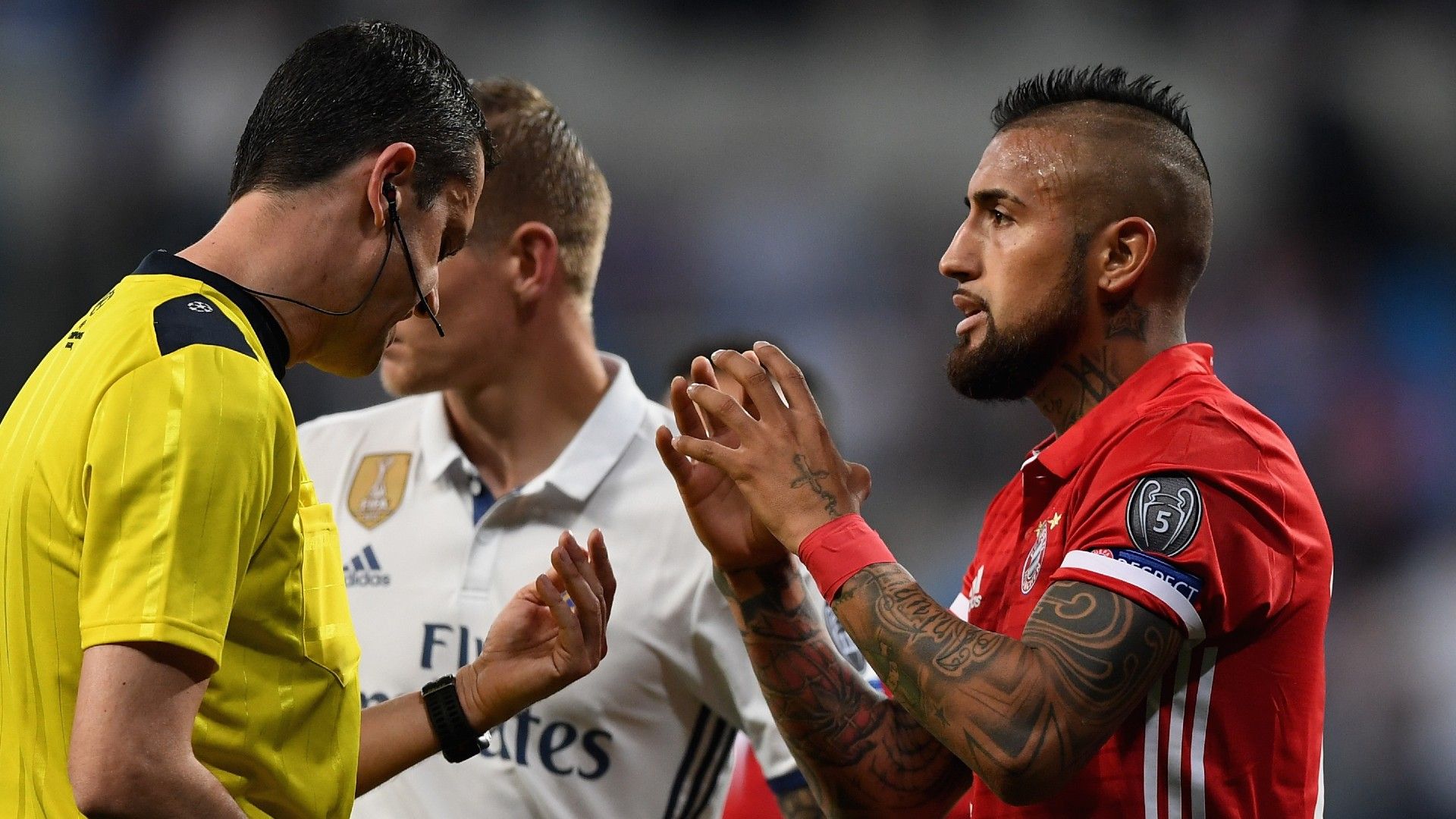 VIKTOR KASSAI ARTURO VIDAL 