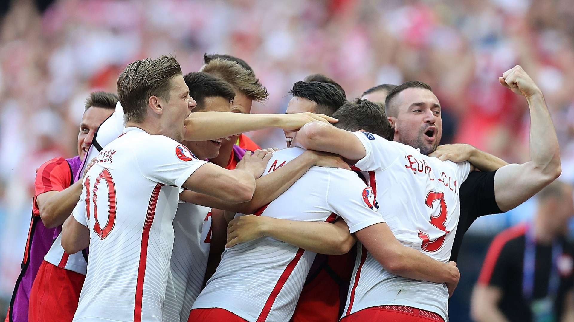 Poland celebrate vs Northern Ireland