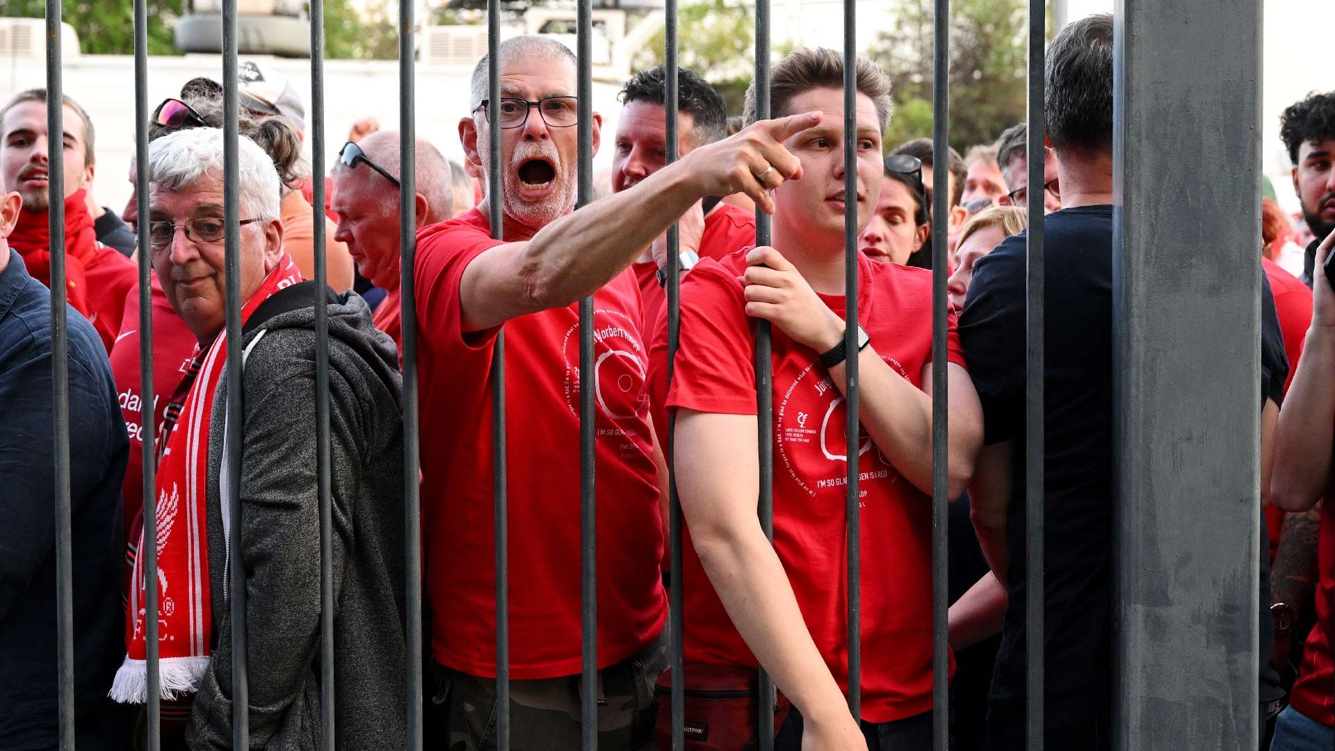 Liverpool fans Paris 2022