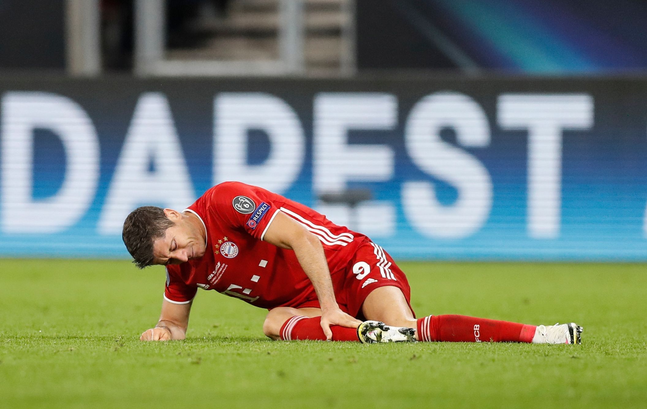 레반도프스키 부상