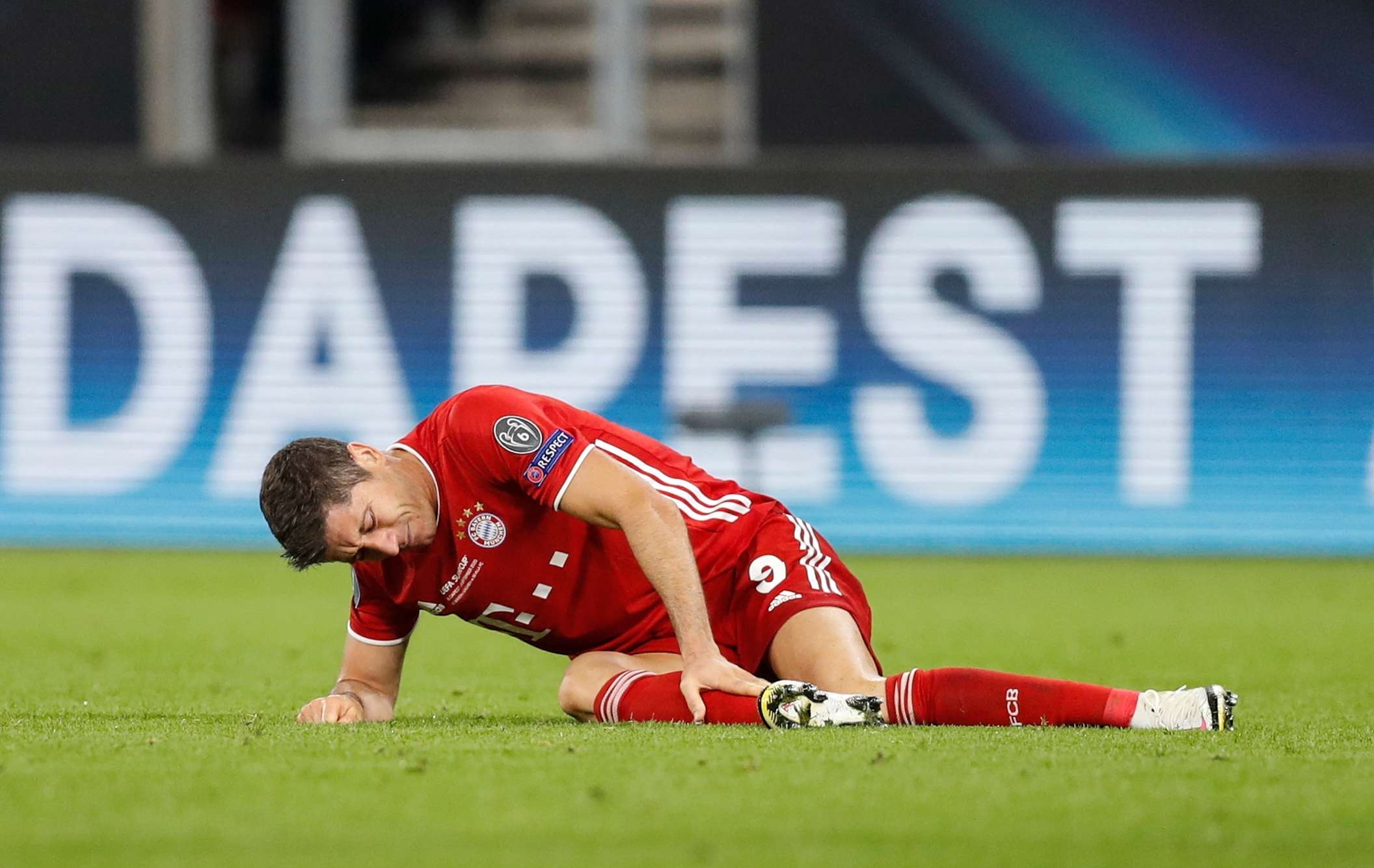 레반도프스키 부상