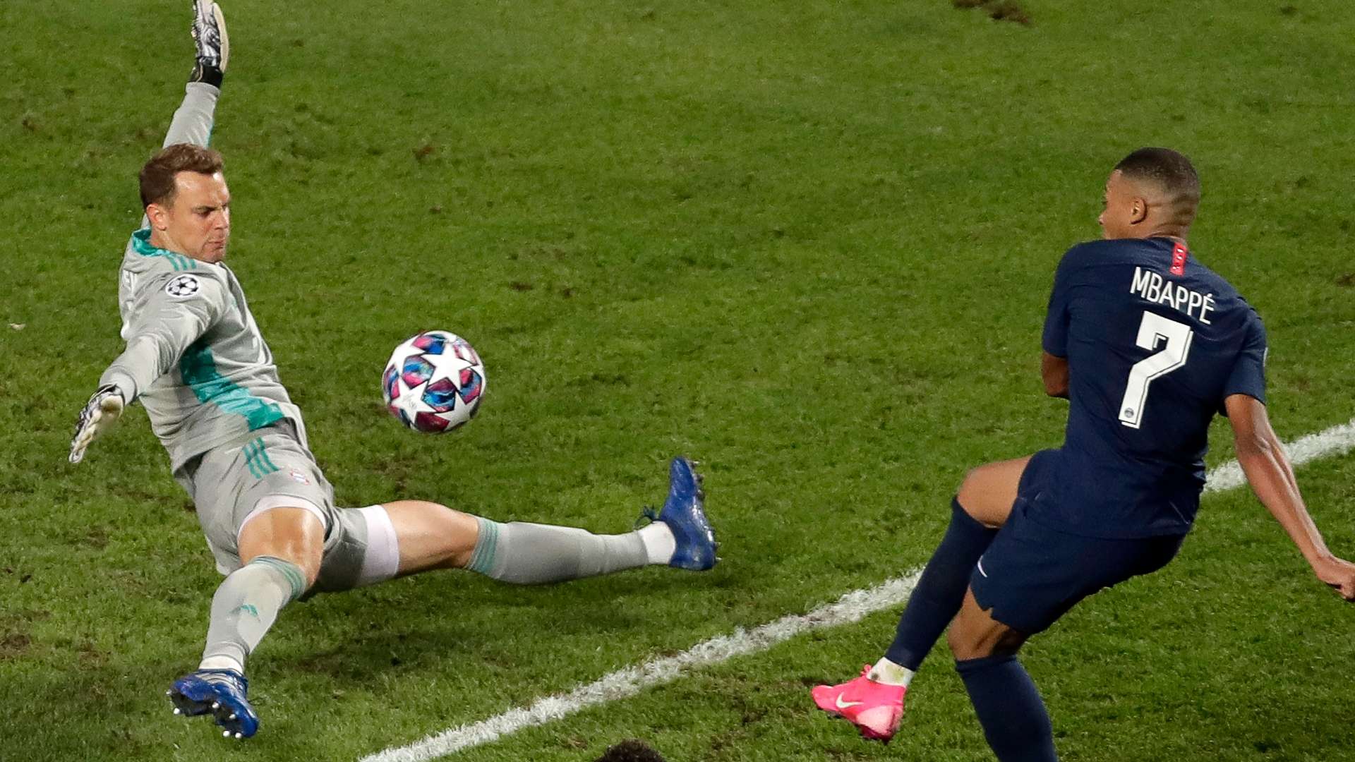 Manuel Neuer Kylian Mbappe 2020 CL Final