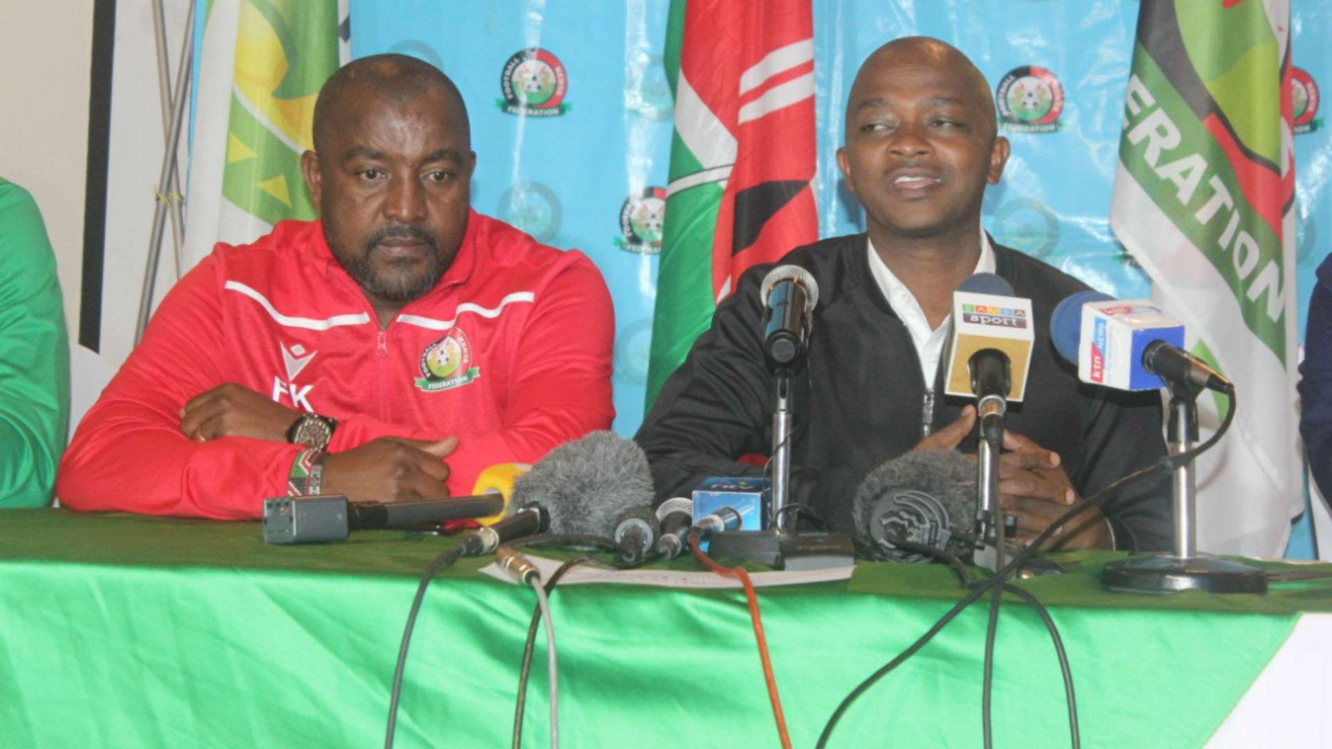 FKF boss Nick Mwendwa and Francis Kimanzi of Harambee Stars and Kenya.