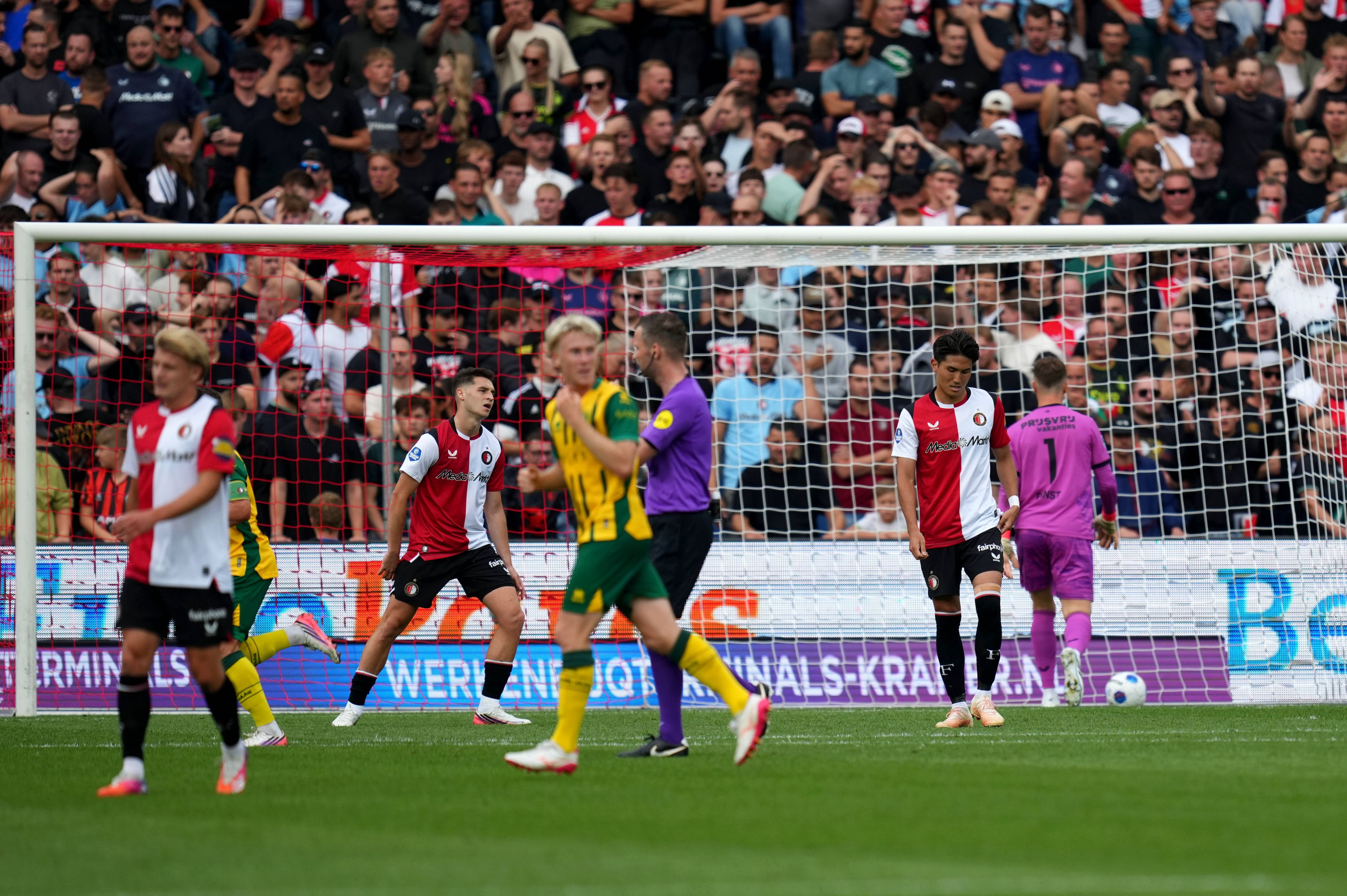 Eredivisie: Feyenoord Rotterdam v ADO Den Haag Rotterdam - Tsuyoshi Watanabe of Feyenoord Rotterdam looks dejected after conceding a goal (0-2) during the fourth competition round of the 2026 2027 Eredivisie season. The match is set between Feyenoord Rotterdam and ADO Den Haag at De Kuip on 30 August 2026 in Rotterdam, The Netherlands. (Hero Images Yannick Verhoeven) Copyright: xYannickxVerhoevenx