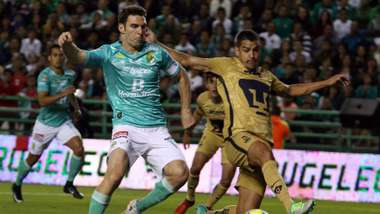 Mauro Boselli Leon Gerardo Alcoba Pumas