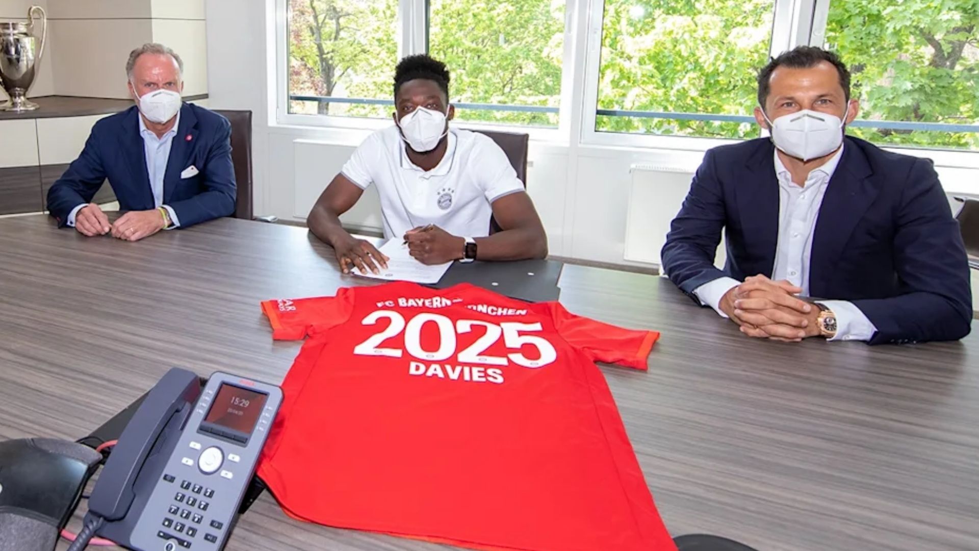 Alphonso Davies new contract, Bayern Munich