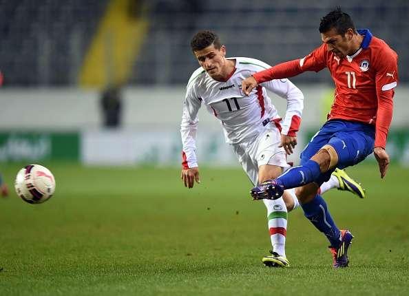 Mark González remata ante Ghafouri.