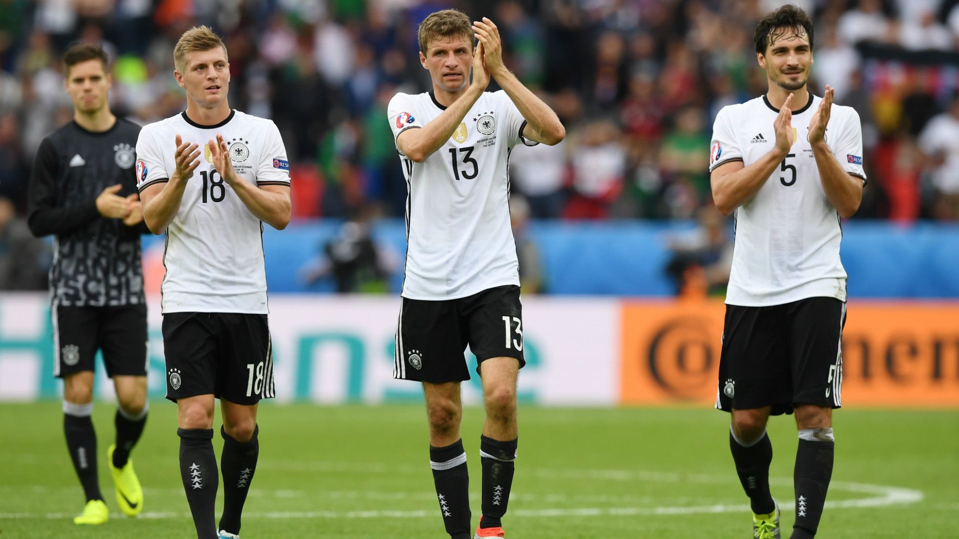 Toni Kroos Mats Hummels Thomas Muller Ireland Germany European Championship 21062016