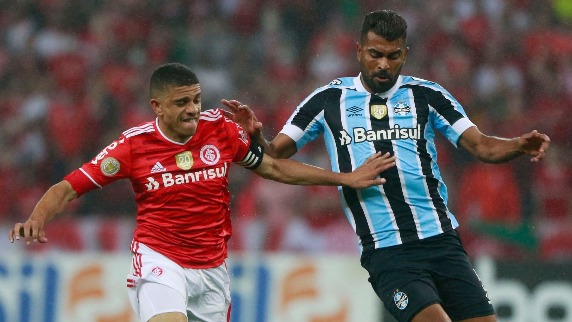 Taison, Thiago Santos, Internacional x Grêmio, Brasileirão, 06112021