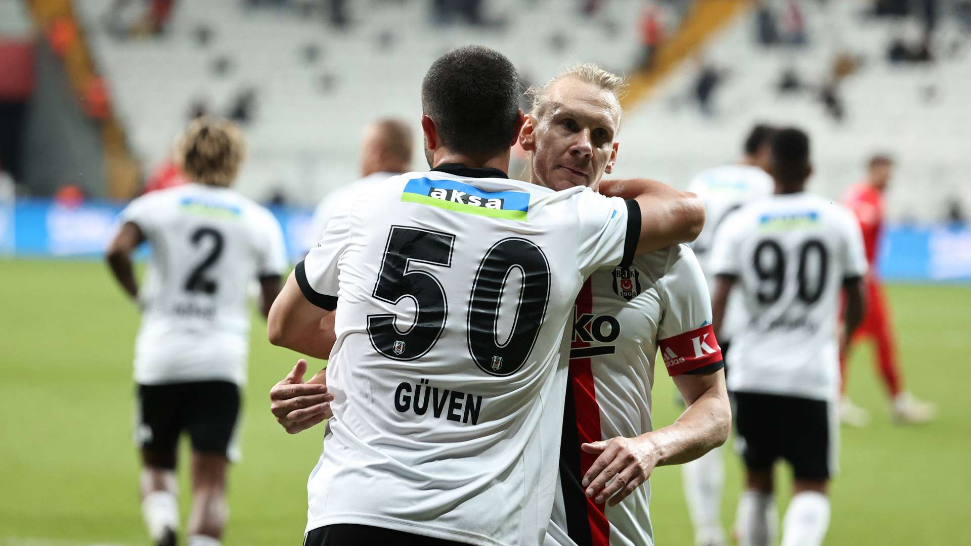 besiktas goal celebration güven yalcin domagoj vida