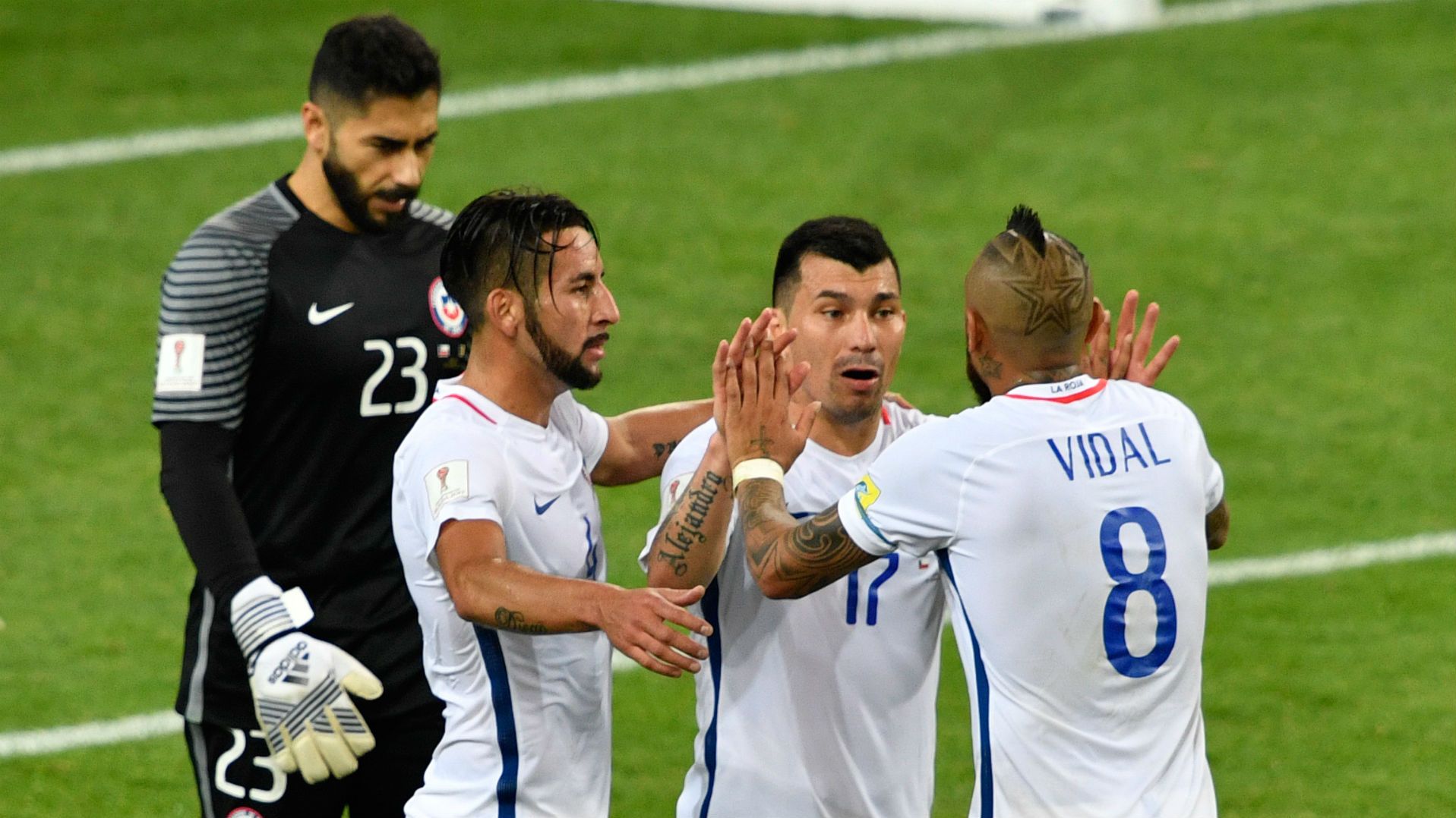 180617 Camerún Chile Johnny Herrera Mauricio Isla Gary Medel Arturo Vidal