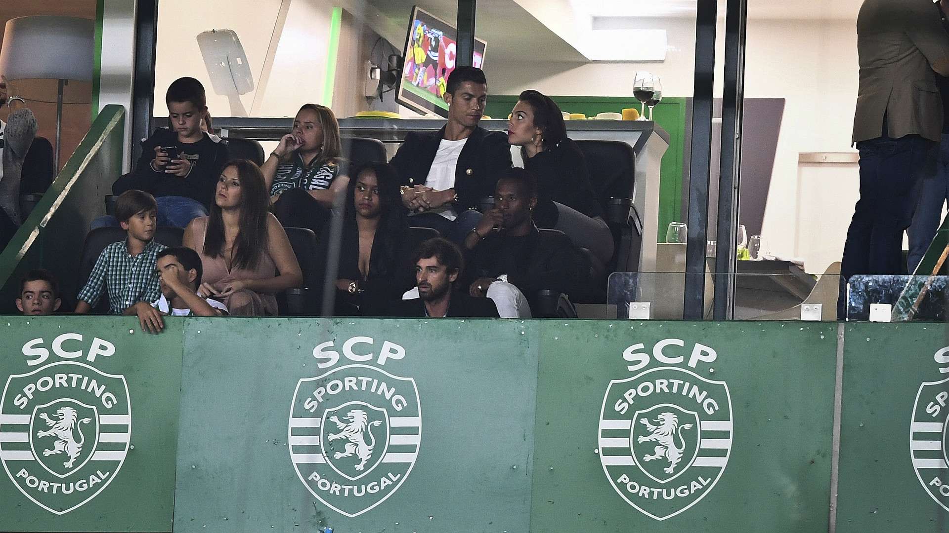Cristiano Ronaldo Georgina Rodriguez watching Sporting CP