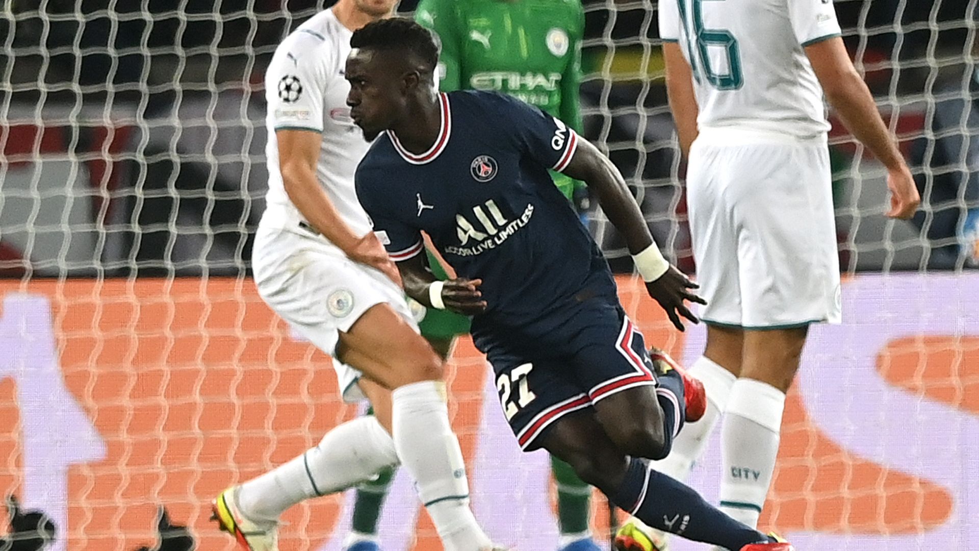 Gueye celebrating PSG Manchester City Champions League