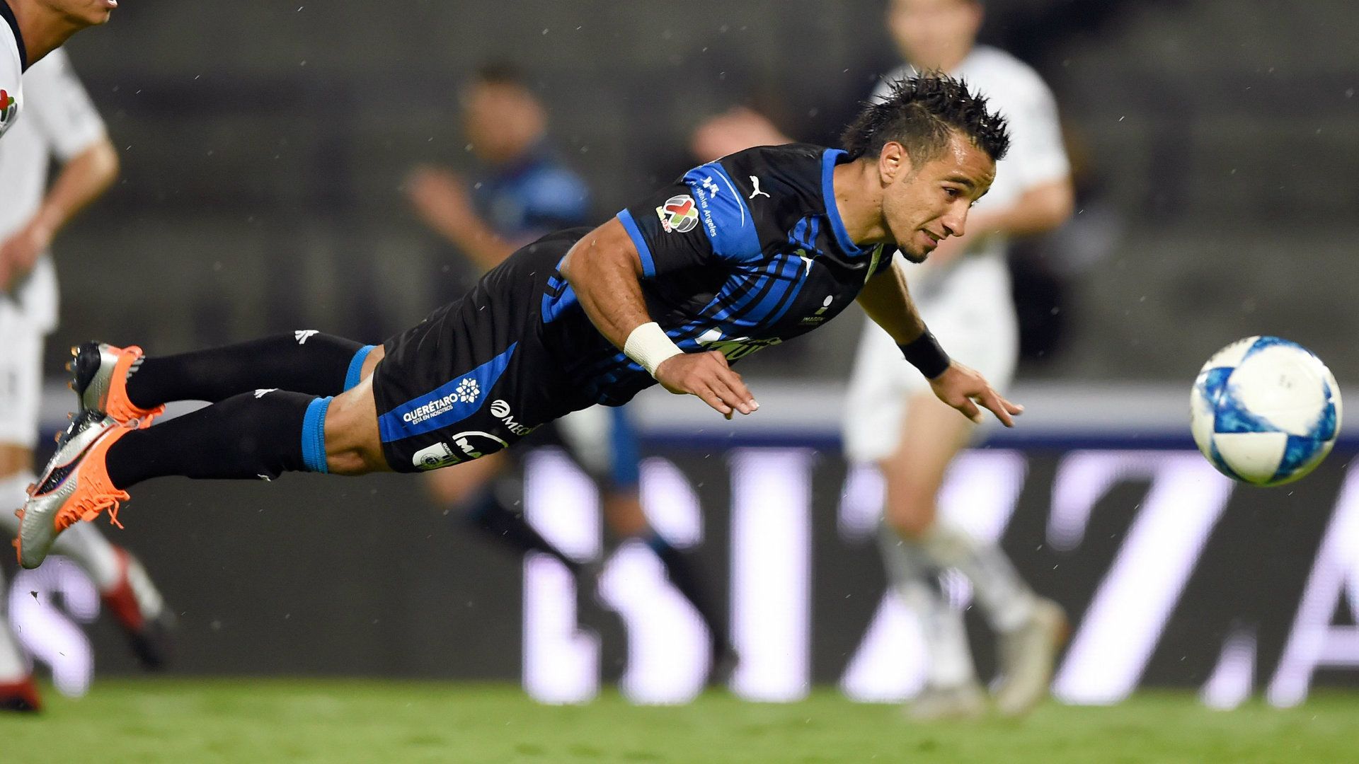 Camilo Sanvezzo Querétaro 261118