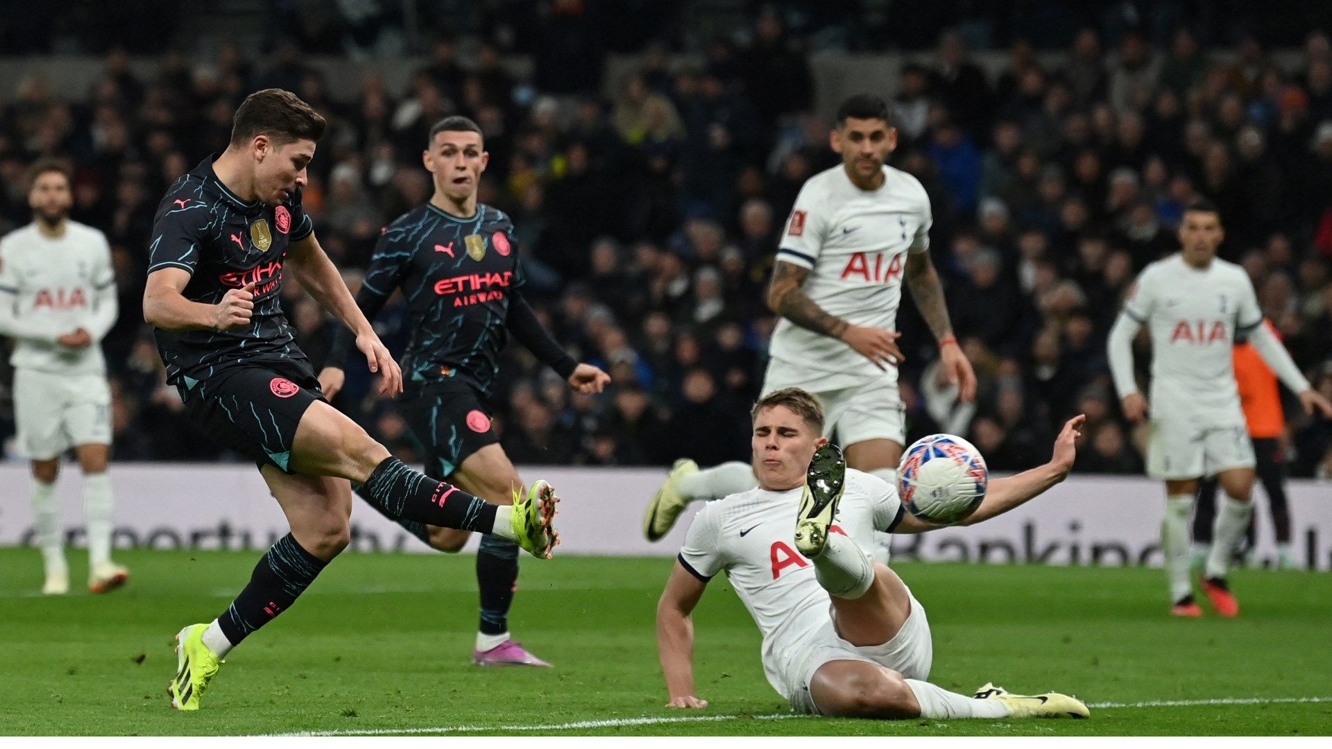 Tottenham Man City Julian Alvarez Micky van de Ven