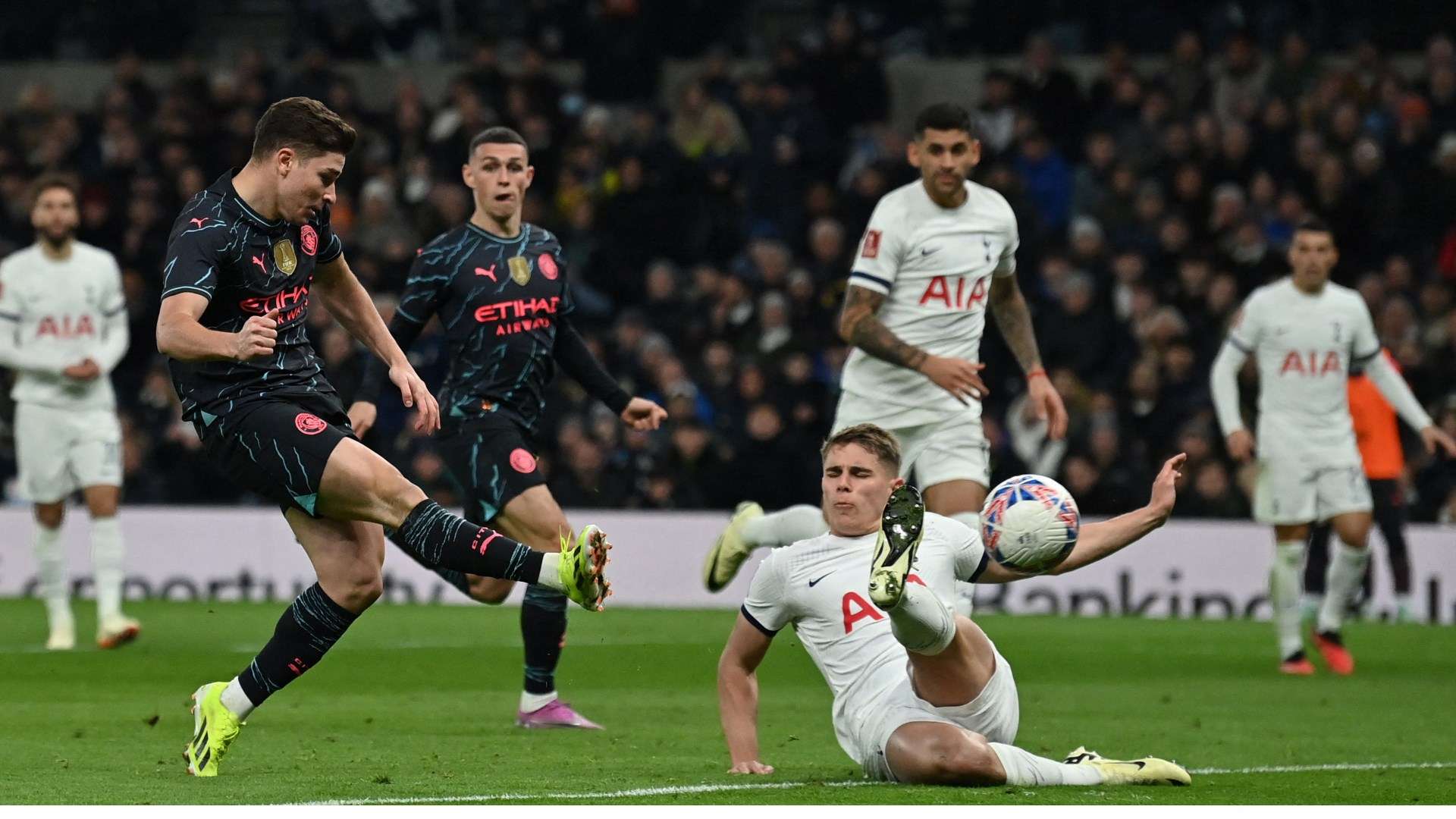 Tottenham Man City Julian Alvarez Micky van de Ven