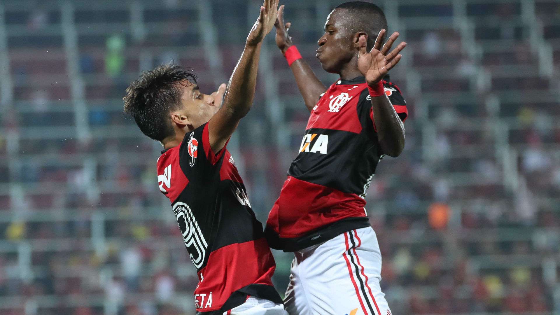 Lucas Paquetá Vinicius Junior Flamengo Atlético-GO Brasileirão 20 08 2017