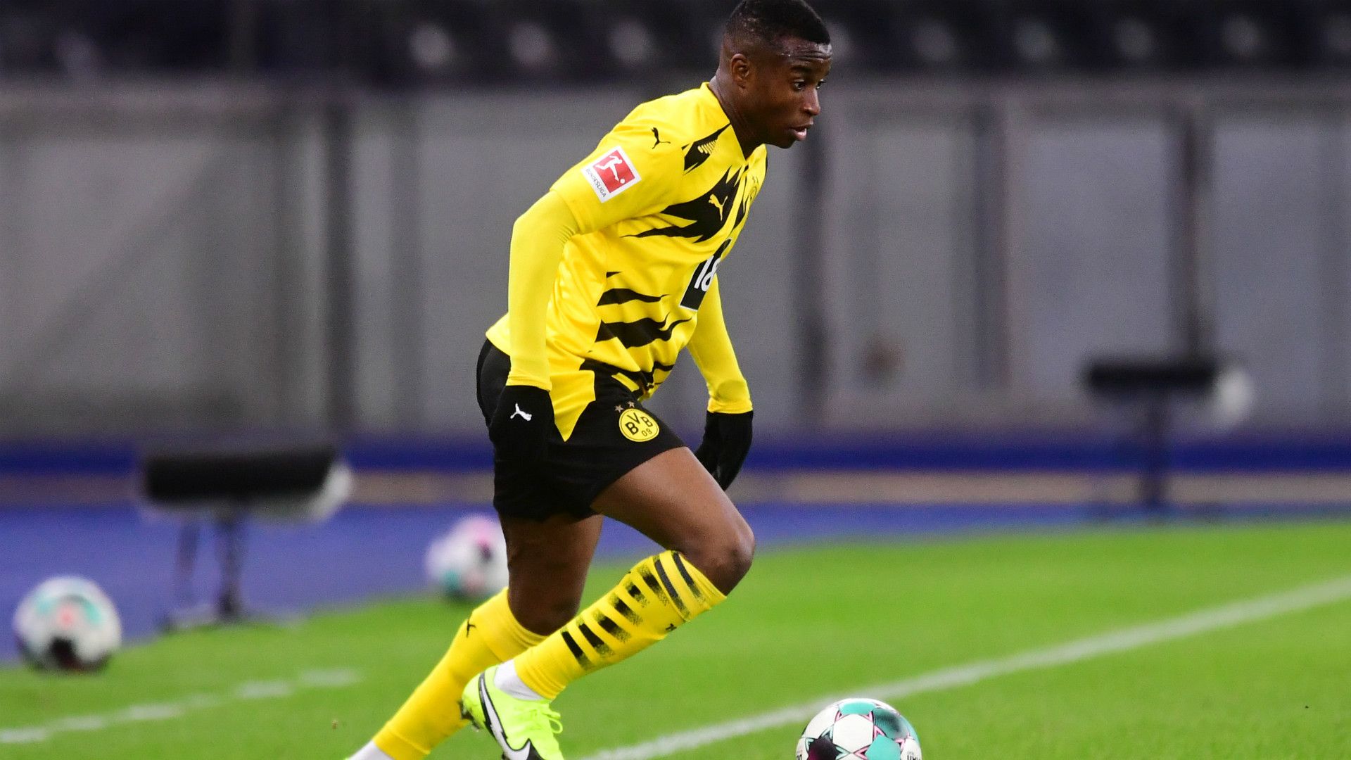YOUSSOUFA MOUKOKO BORUSSIA DORTMUND BUNDESLIGA 21112020