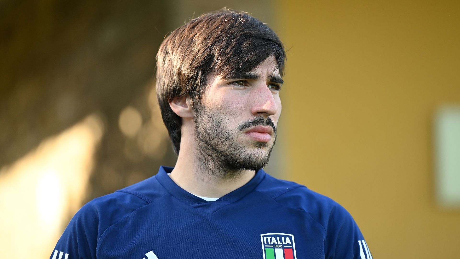 Judi Bawa Petaka! Sandro Tonali Terancam Hukuman Tiga Tahun, Libatkan AC Milan Saat Taruhan | Goal.com Indonesia