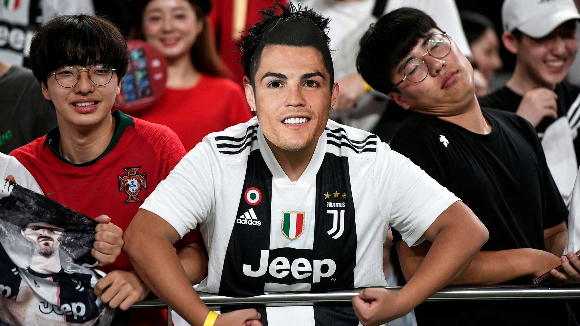 Cristiano Ronaldo Juventus fan mask