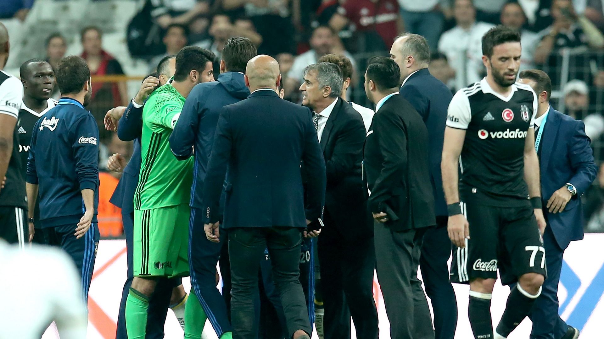 Volkan Demirel Besiktas Fenerbahce 752017