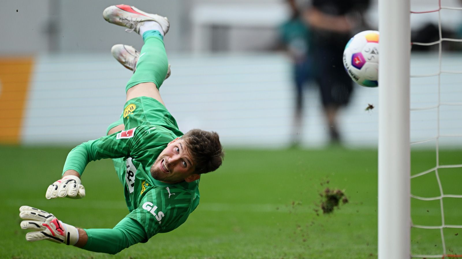 GREGOR KOBEL BVB 2023