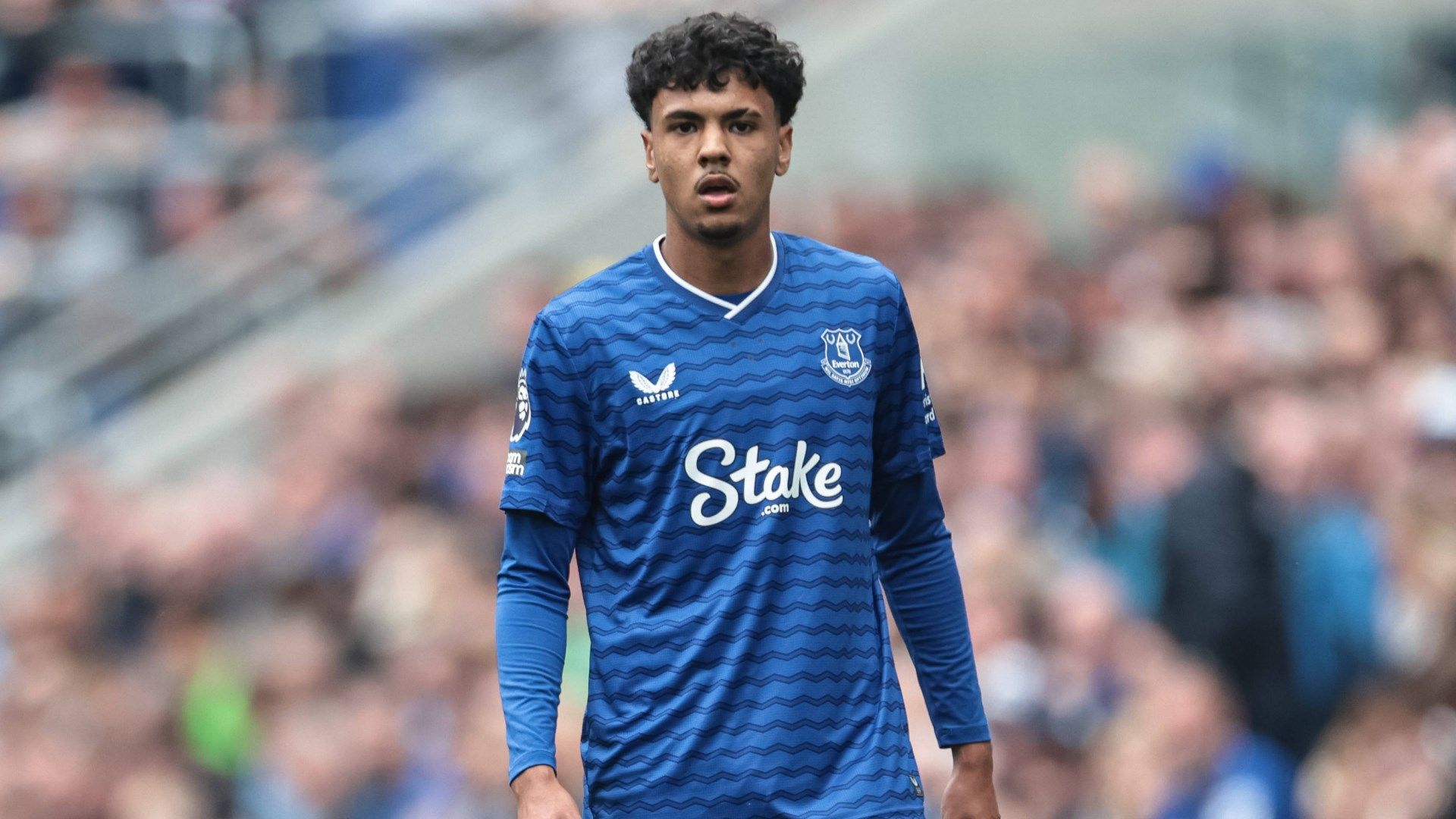 Adam Aznou Everton 2025