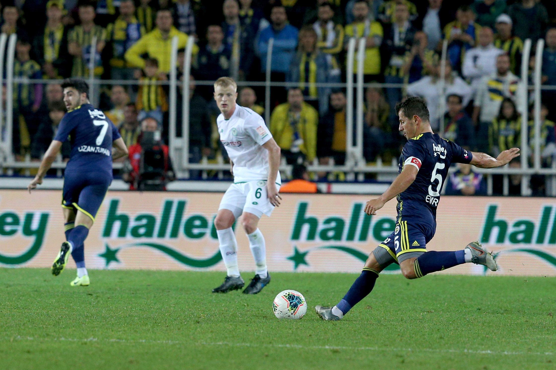 Emre Belozoglu, Fenerbahce v Konyaspor 10262019