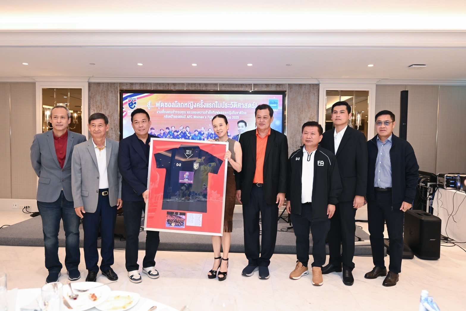 นวลพรรณ ล่ำซำ