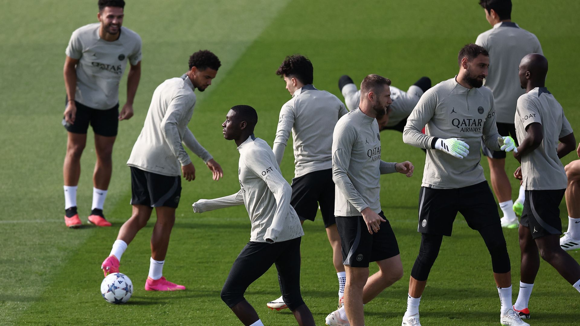 Randal Kolo Muani PSG training