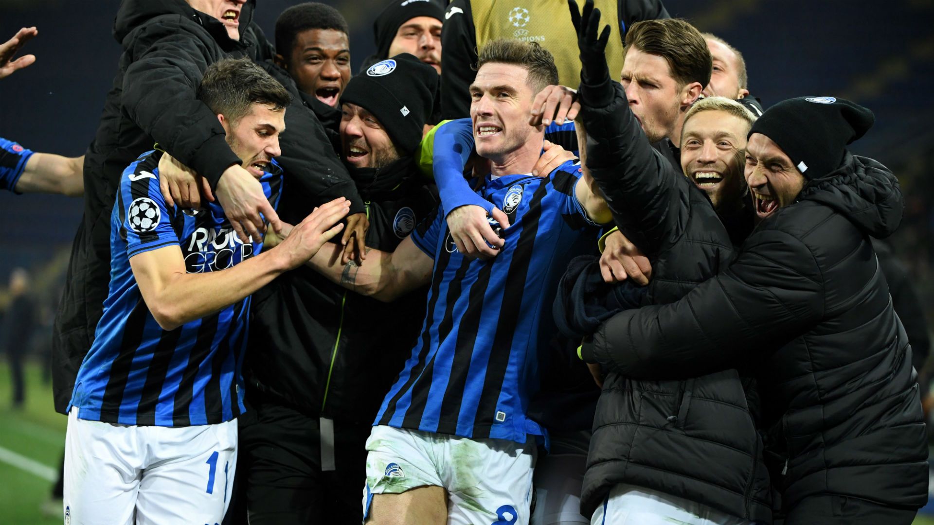 Gosens Shakhtar Atalanta celebrating Champions League