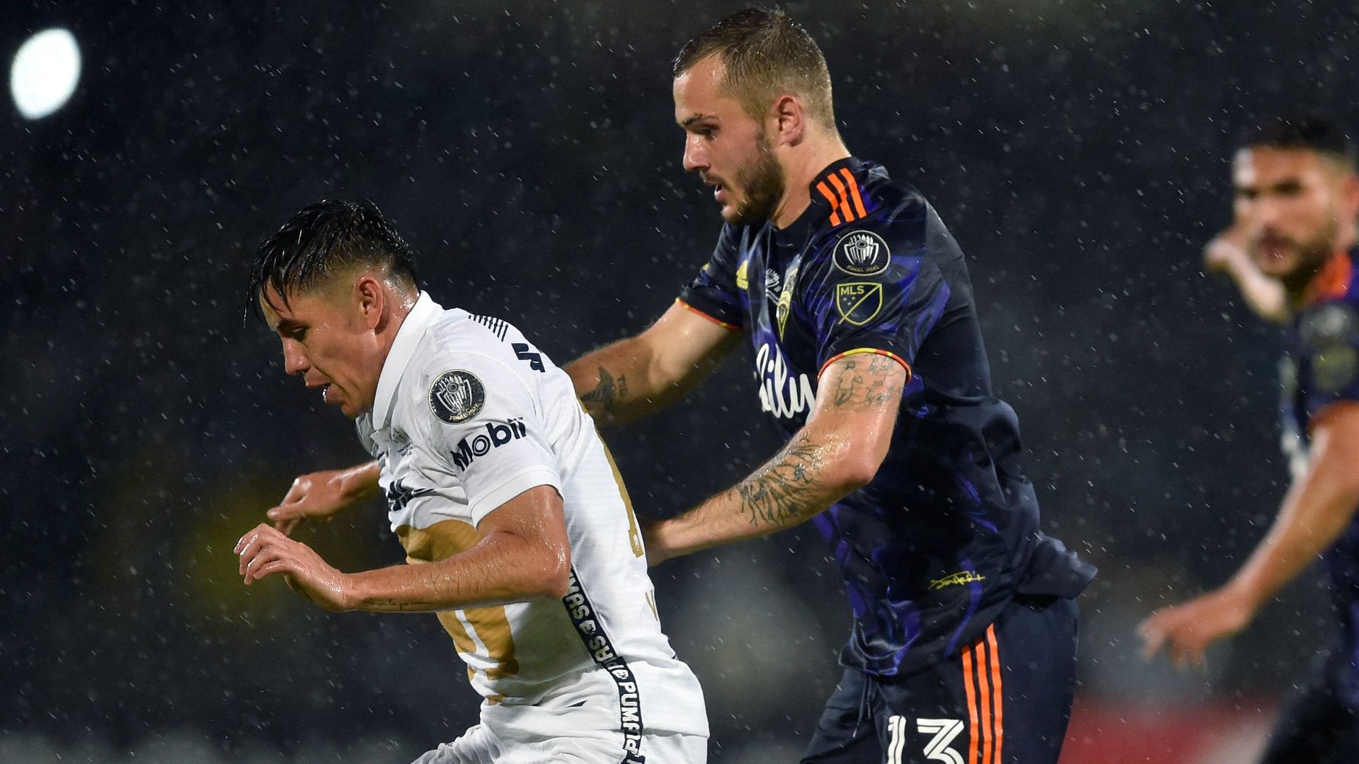 Efraín Velarde (Pumas), Jordan Morris (Seattle Sounders) | Final ida Concachampions 2022