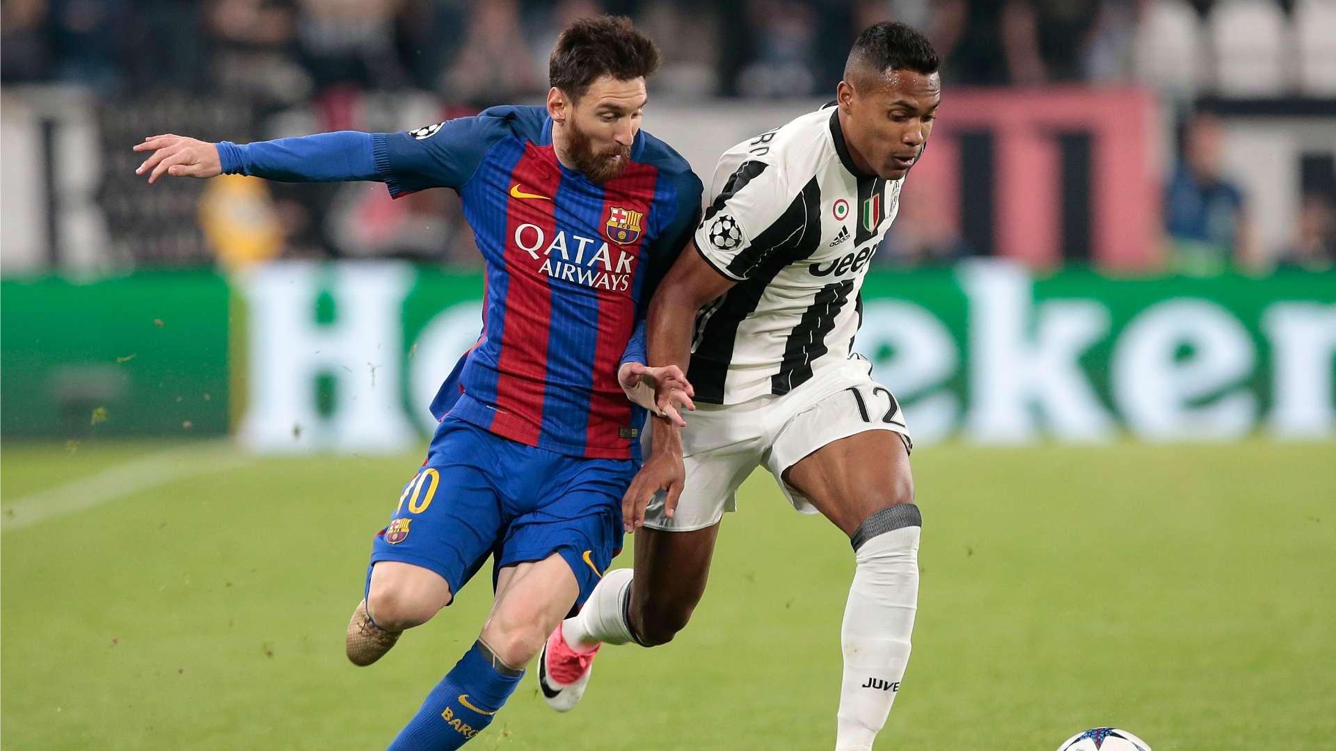 Lionel Messi Alex Sandro Juventus Barcelona