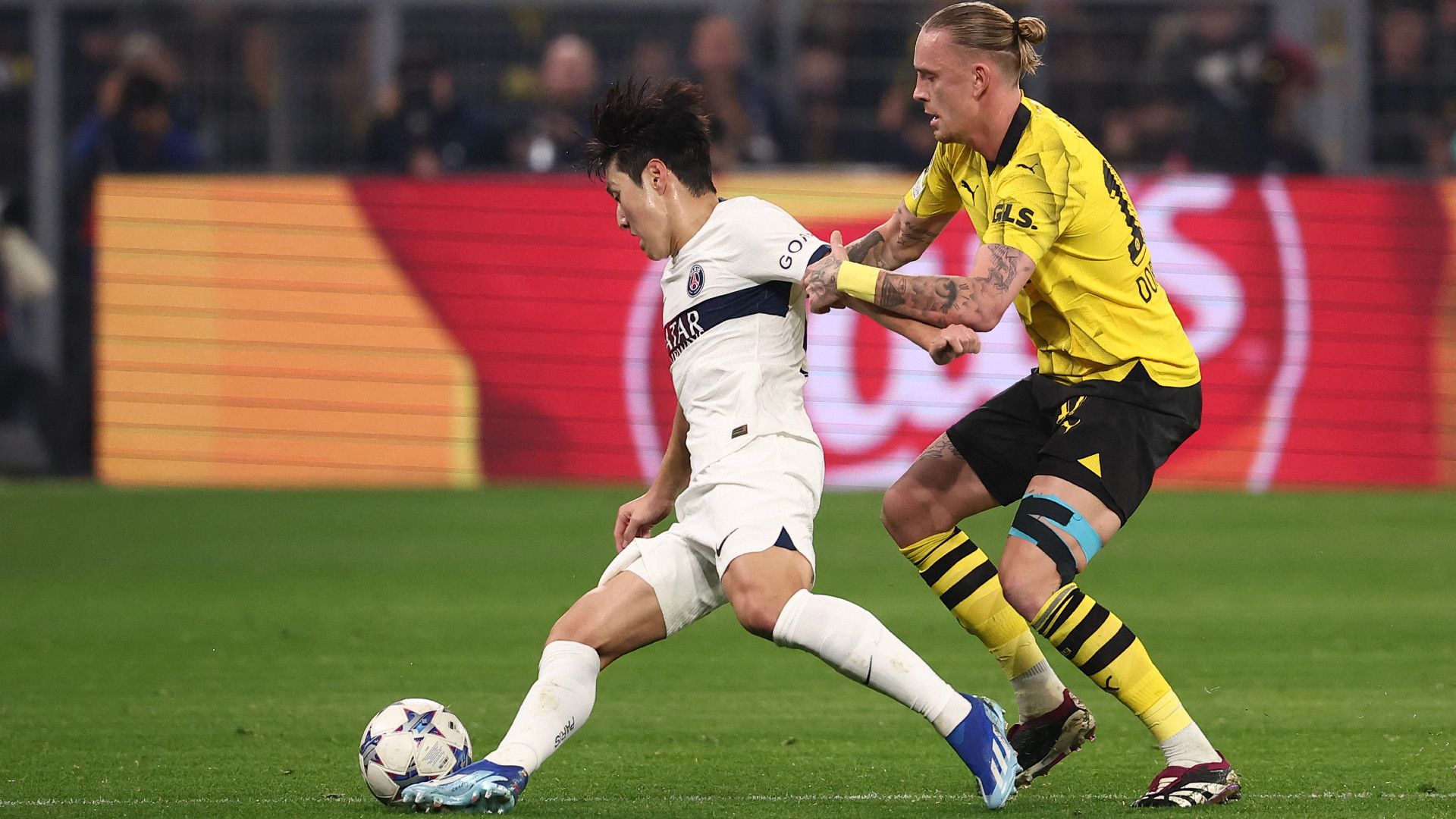 MARIUS WOLF BORUSSIA DORTMUND