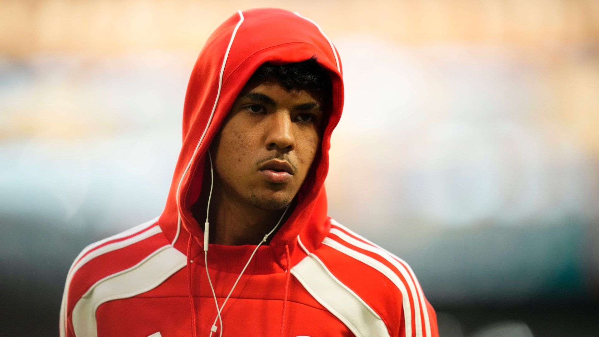 Adam Aznou Bayern 2025