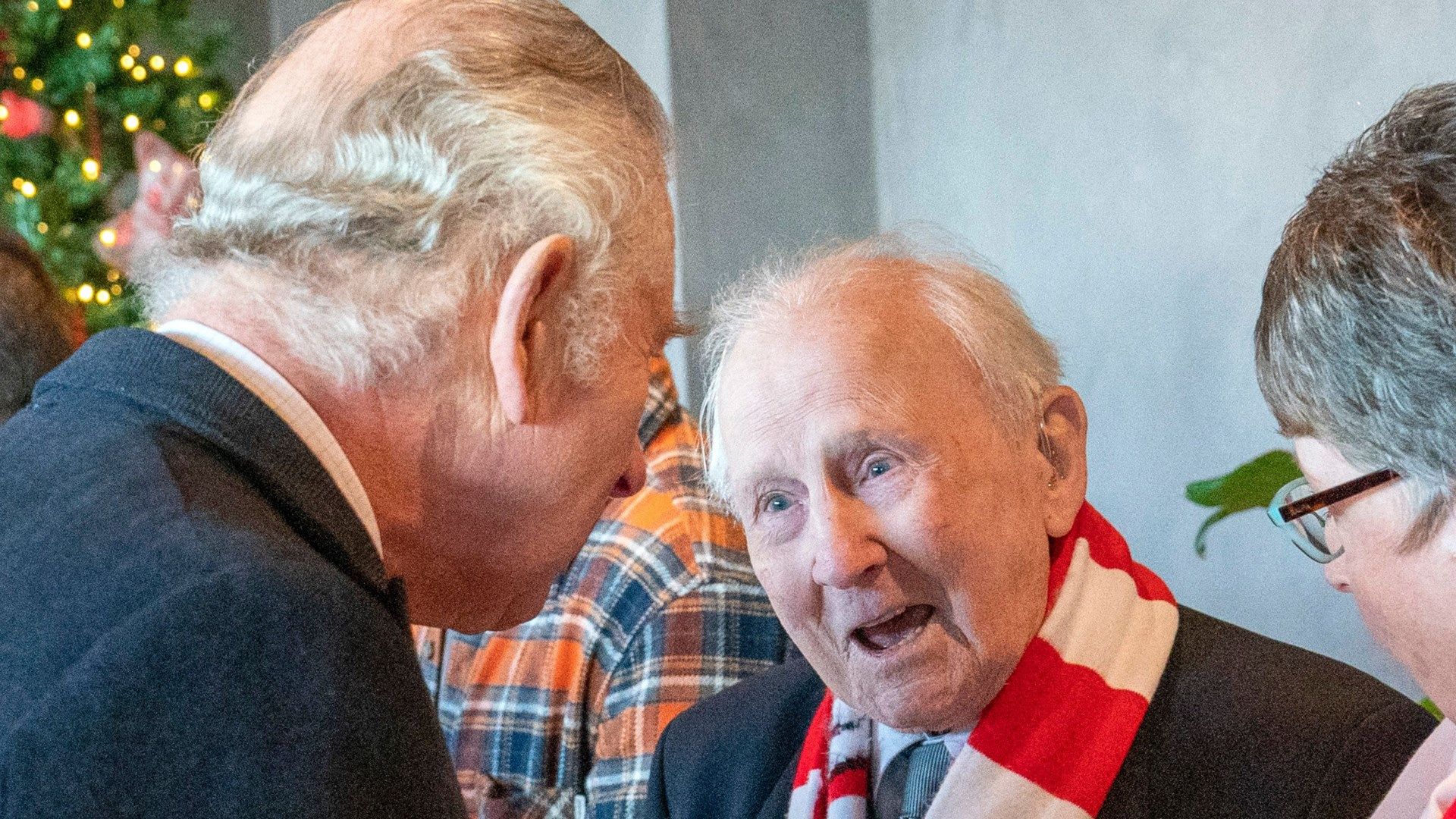 Wrexham fan Arthur Massey dies aged 100