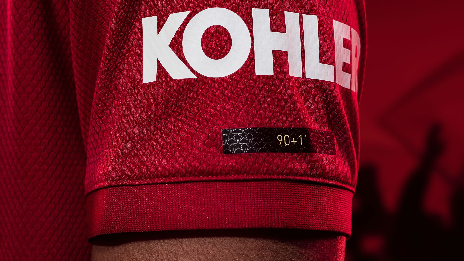 Manchester United 2019-20 kit sleeve