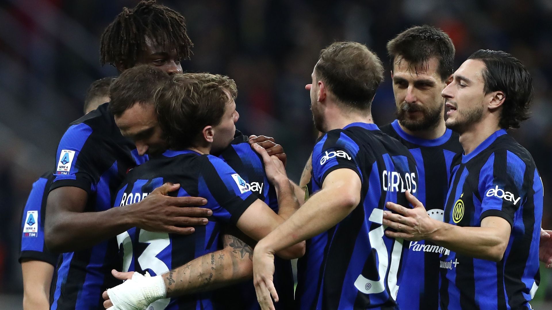 Inter celebrating