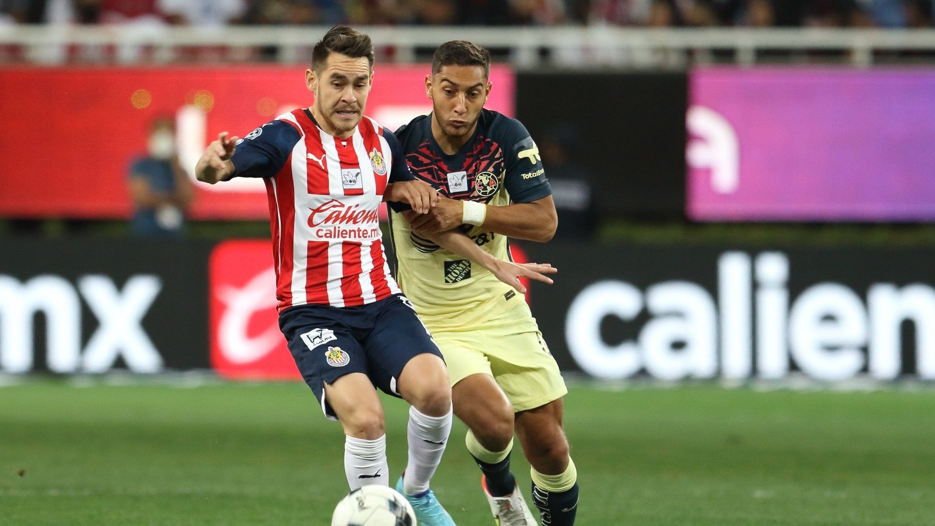 Jesús Angulo Sebastián Cáceres Chivas América Clausura 2022