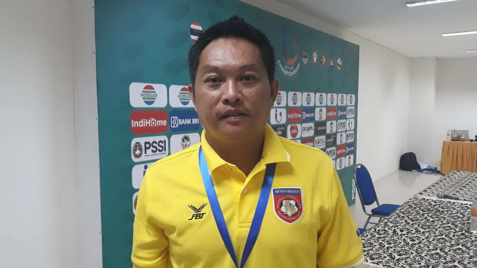 Pelatih Myanmar U-19 Myo Hlaing Win
