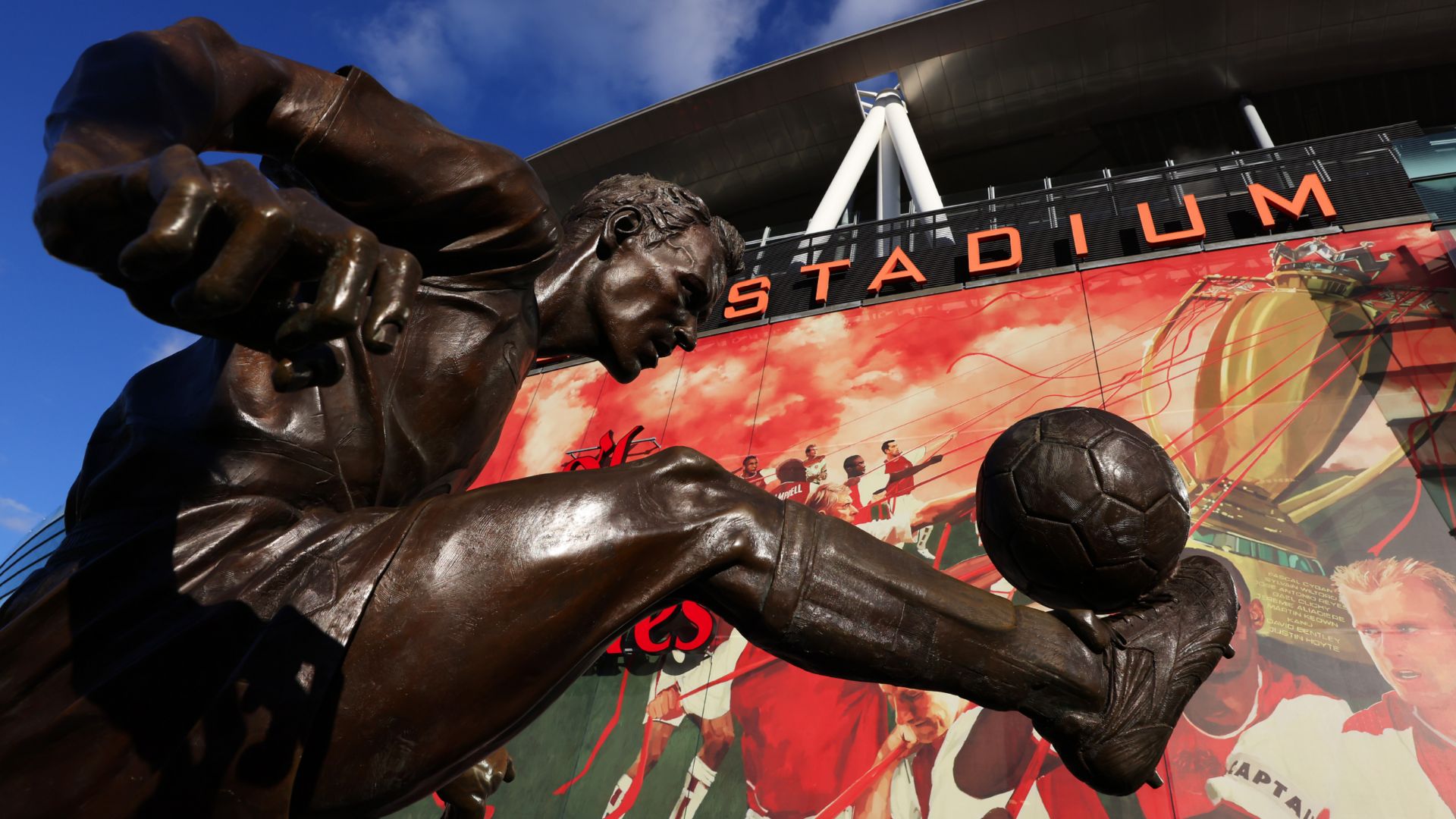 Dennis Bergkamp statue Arsenal
